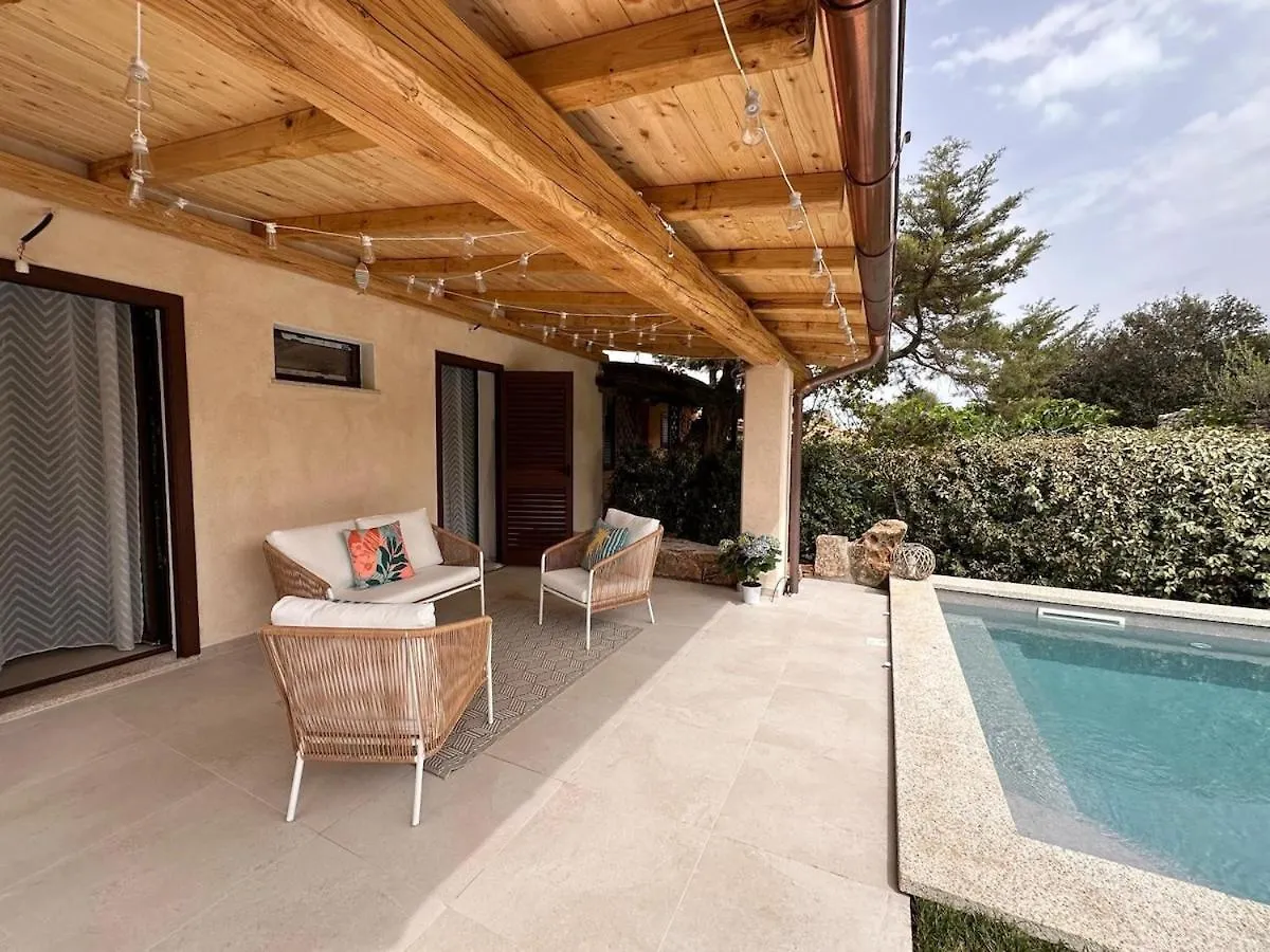 Cute Villa With Pool In Palau Italy