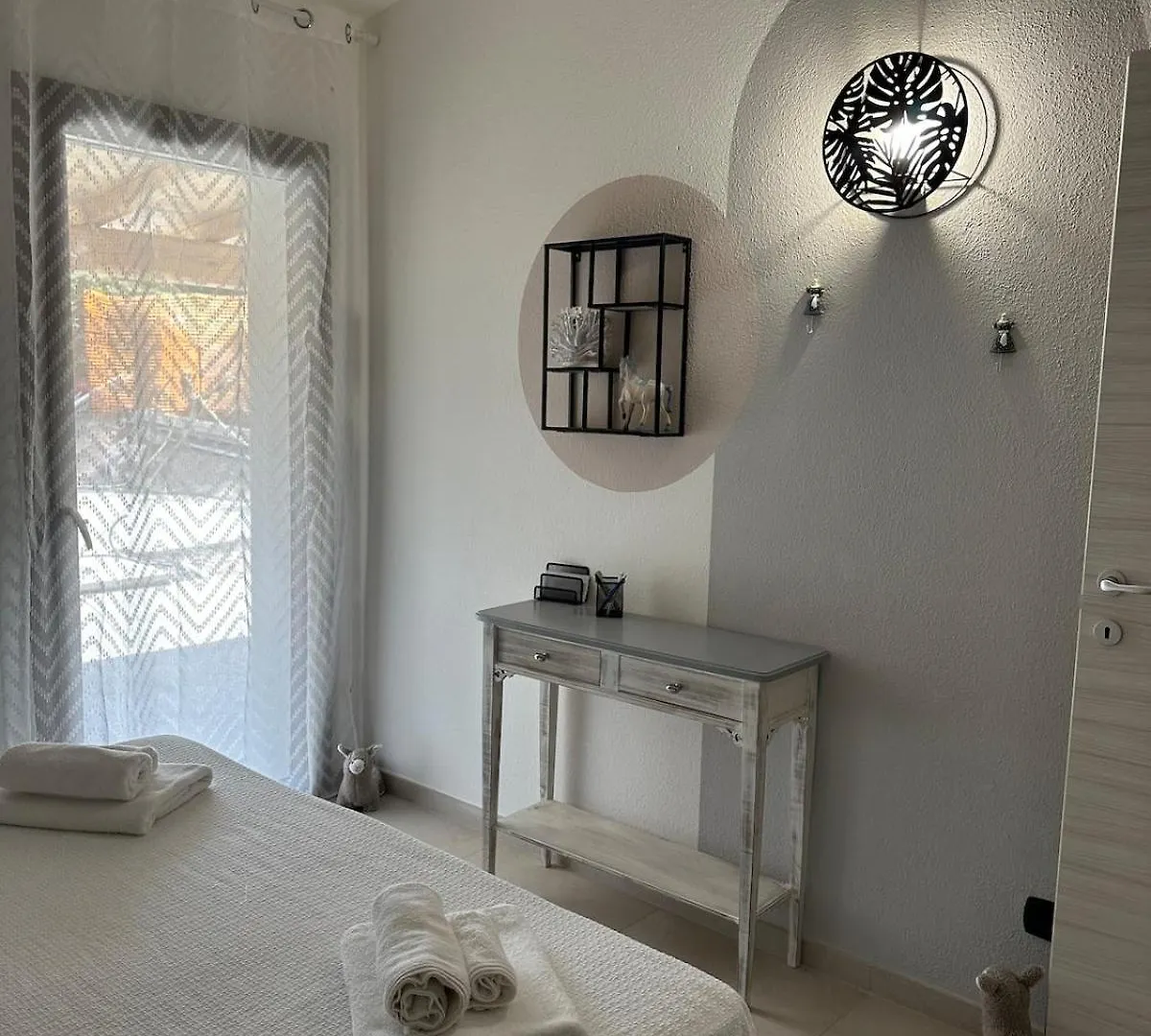 Cute Villa With Pool In Palau Italy